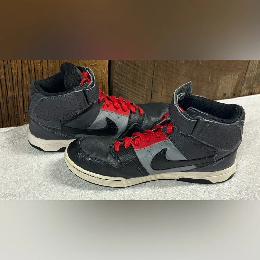 Nike Boys SB Mogan 2 645025-002 Black Gray Red Mid-Top Sneaker Shoes Size 7Y